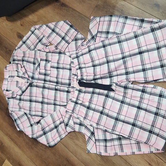 *NWT* Victoria's Secret Flannel Pajama Set -Pink Plaid- M - Picture 1 of 8